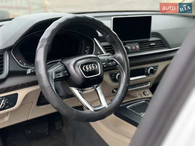 Білий Ауді Ку 5, об'ємом двигуна 1.98 л та пробігом 164 тис. км за 26000 $, фото 9 на Automoto.ua