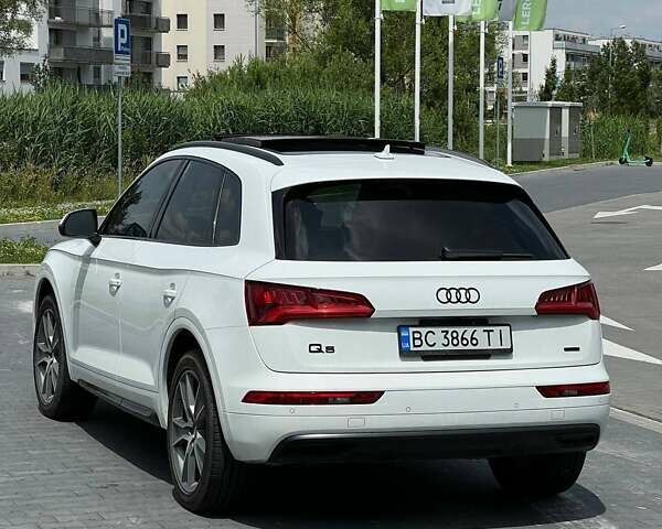 Білий Ауді Ку 5, об'ємом двигуна 1.98 л та пробігом 210 тис. км за 26250 $, фото 5 на Automoto.ua