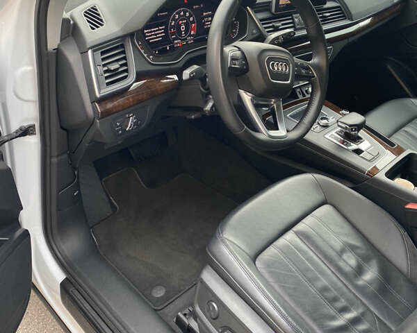 Белый Ауди Ку 5, объемом двигателя 2 л и пробегом 66 тыс. км за 32400 $, фото 4 на Automoto.ua