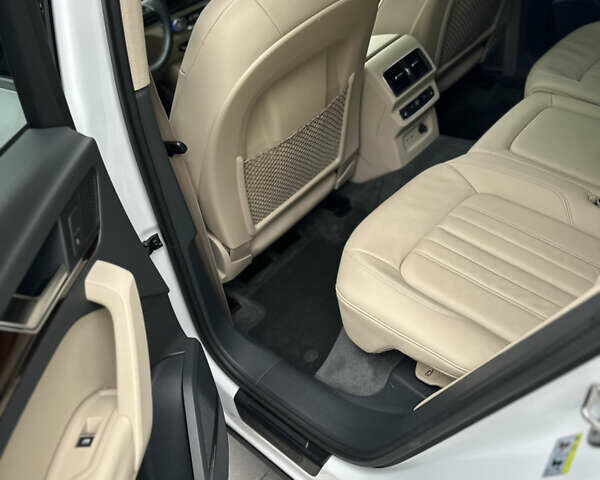 Ауди Ку 5 2019 в Тернополе на Automoto.ua Белый Ауди Ку 5, объемом двигателя 2 л и пробегом 83 тыс. км за 27000 $, фото 7 на Automoto.ua