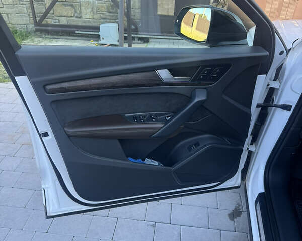 Белый Ауди Ку 5, объемом двигателя 1.97 л и пробегом 215 тыс. км за 32900 $, фото 17 на Automoto.ua