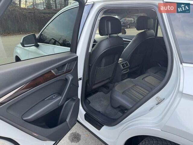 Белый Ауди Ку 5, объемом двигателя 1.98 л и пробегом 102 тыс. км за 27000 $, фото 7 на Automoto.ua