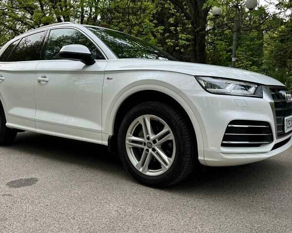 Белый Ауди Ку 5, объемом двигателя 1.97 л и пробегом 175 тыс. км за 34500 $, фото 4 на Automoto.ua