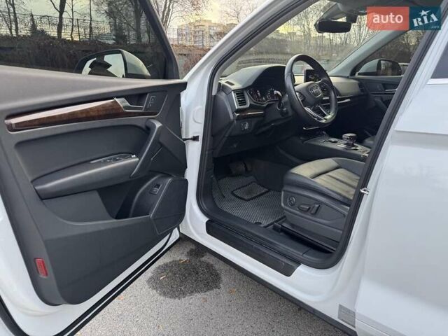 Белый Ауди Ку 5, объемом двигателя 1.98 л и пробегом 102 тыс. км за 27000 $, фото 6 на Automoto.ua