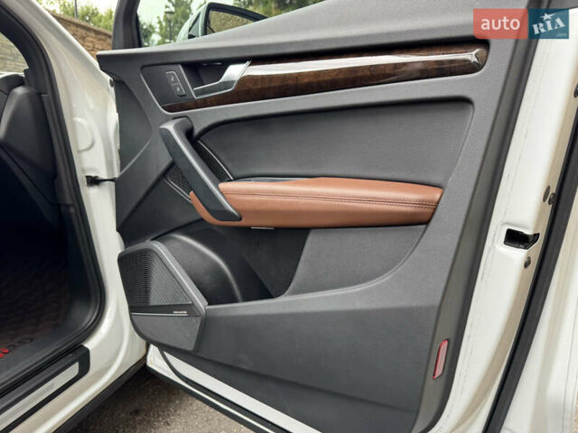 Белый Ауди Ку 5, объемом двигателя 1.98 л и пробегом 79 тыс. км за 32800 $, фото 14 на Automoto.ua