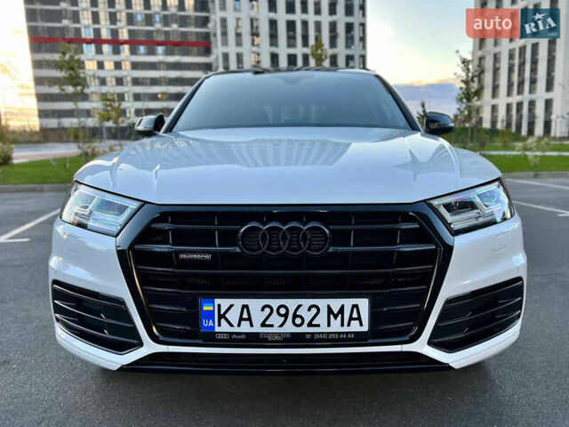 Белый Ауди Ку 5, объемом двигателя 1.98 л и пробегом 63 тыс. км за 31400 $, фото 4 на Automoto.ua