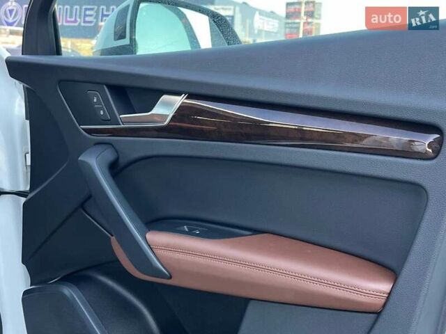 Белый Ауди Ку 5, объемом двигателя 2 л и пробегом 102 тыс. км за 26790 $, фото 14 на Automoto.ua