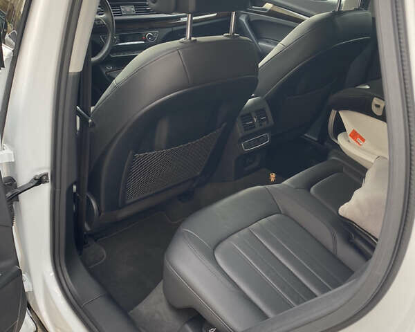 Белый Ауди Ку 5, объемом двигателя 2 л и пробегом 66 тыс. км за 32400 $, фото 7 на Automoto.ua