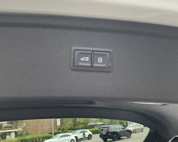 Белый Ауди Ку 5, объемом двигателя 2 л и пробегом 66 тыс. км за 32400 $, фото 10 на Automoto.ua