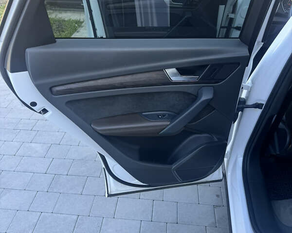 Белый Ауди Ку 5, объемом двигателя 1.97 л и пробегом 215 тыс. км за 32900 $, фото 16 на Automoto.ua