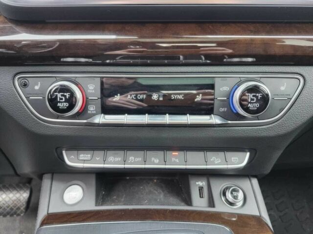 Білий Ауді Ку 5, об'ємом двигуна 2 л та пробігом 37 тис. км за 19200 $, фото 9 на Automoto.ua