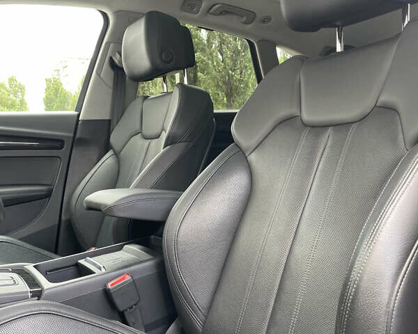 Белый Ауди Ку 5, объемом двигателя 1.98 л и пробегом 21 тыс. км за 30950 $, фото 9 на Automoto.ua