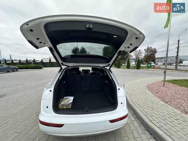 Ауди Ку 5 2019 в Тернополе на Automoto.ua Белый Ауди Ку 5, объемом двигателя 2 л и пробегом 64 тыс. км за 24700 $, фото 11 на Automoto.ua