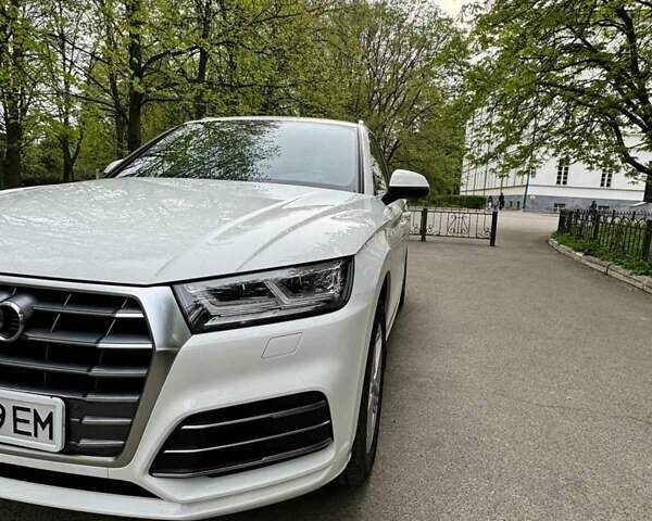 Белый Ауди Ку 5, объемом двигателя 1.97 л и пробегом 175 тыс. км за 34500 $, фото 1 на Automoto.ua