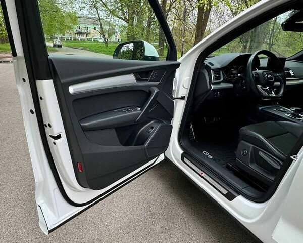 Белый Ауди Ку 5, объемом двигателя 1.97 л и пробегом 175 тыс. км за 34500 $, фото 2 на Automoto.ua