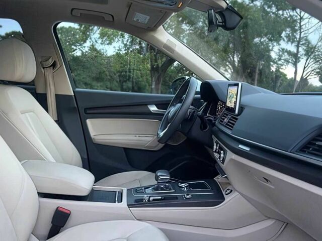 Білий Ауді Ку 5, об'ємом двигуна 2 л та пробігом 44 тис. км за 14000 $, фото 12 на Automoto.ua