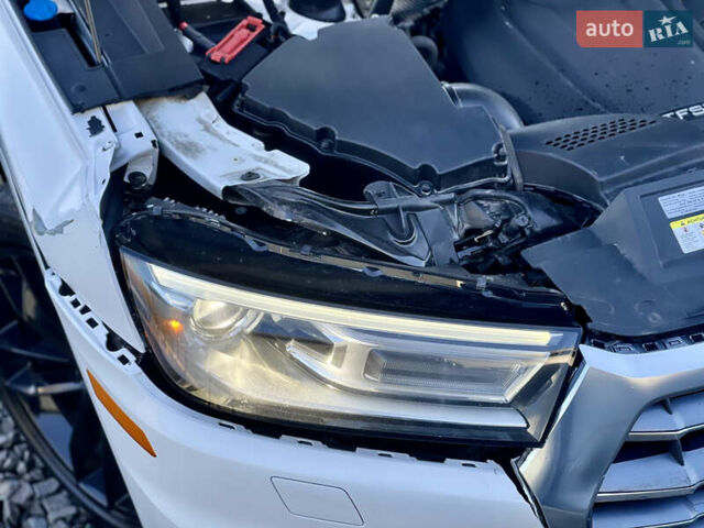 Білий Ауді Ку 5, об'ємом двигуна 1.98 л та пробігом 148 тис. км за 16400 $, фото 16 на Automoto.ua