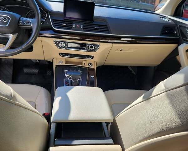 Білий Ауді Ку 5, об'ємом двигуна 1.98 л та пробігом 81 тис. км за 25500 $, фото 12 на Automoto.ua