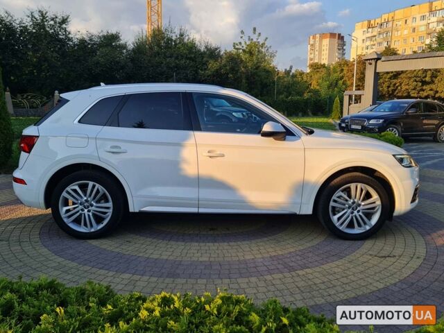 Белый Ауди Ку 5, объемом двигателя 2 л и пробегом 122 тыс. км за 29800 $, фото 1 на Automoto.ua