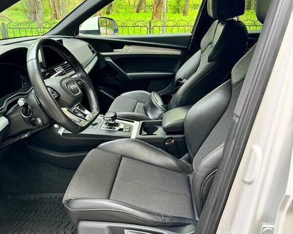 Белый Ауди Ку 5, объемом двигателя 1.97 л и пробегом 175 тыс. км за 34500 $, фото 8 на Automoto.ua