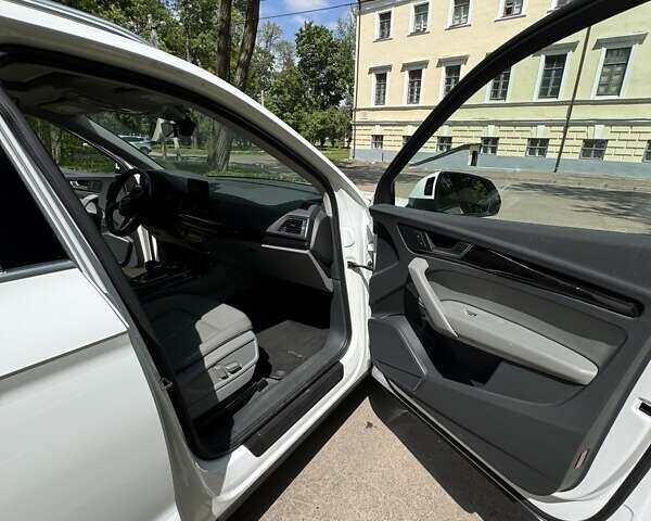Белый Ауди Ку 5, объемом двигателя 1.97 л и пробегом 102 тыс. км за 24900 $, фото 9 на Automoto.ua