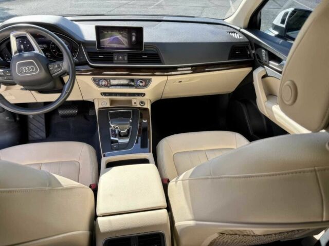 Белый Ауди Ку 5, объемом двигателя 2 л и пробегом 47 тыс. км за 12500 $, фото 6 на Automoto.ua