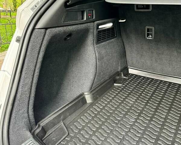 Белый Ауди Ку 5, объемом двигателя 1.97 л и пробегом 175 тыс. км за 34500 $, фото 13 на Automoto.ua