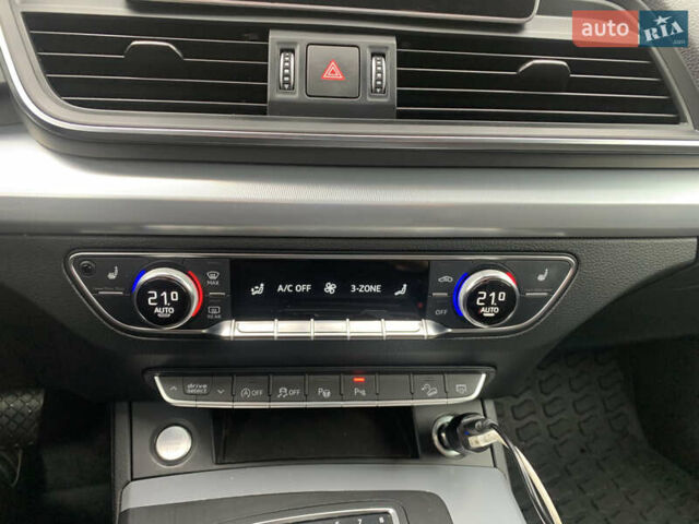 Белый Ауди Ку 5, объемом двигателя 2 л и пробегом 188 тыс. км за 31700 $, фото 37 на Automoto.ua