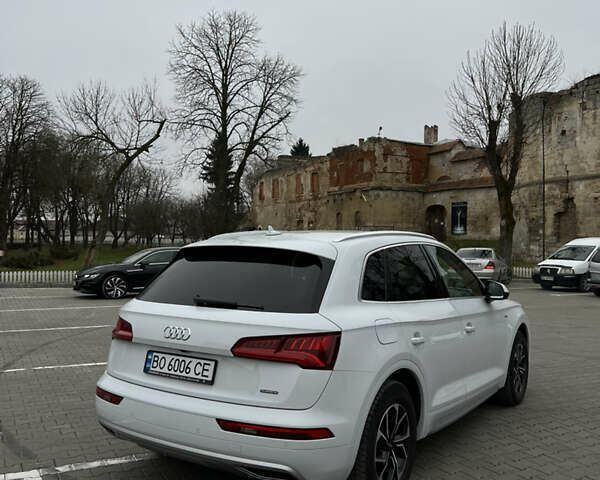 Белый Ауди Ку 5, объемом двигателя 1.97 л и пробегом 240 тыс. км за 38500 $, фото 5 на Automoto.ua