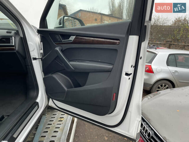Белый Ауди Ку 5, объемом двигателя 2 л и пробегом 240 тыс. км за 15700 $, фото 13 на Automoto.ua