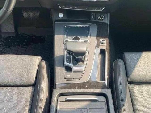 Белый Ауди Ку 5, объемом двигателя 2 л и пробегом 73 тыс. км за 19500 $, фото 6 на Automoto.ua