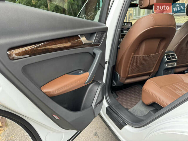 Белый Ауди Ку 5, объемом двигателя 1.98 л и пробегом 79 тыс. км за 32800 $, фото 5 на Automoto.ua