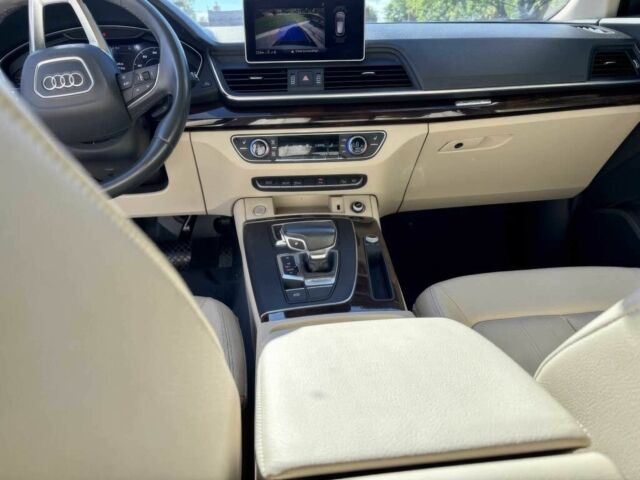 Белый Ауди Ку 5, объемом двигателя 2 л и пробегом 47 тыс. км за 12500 $, фото 7 на Automoto.ua