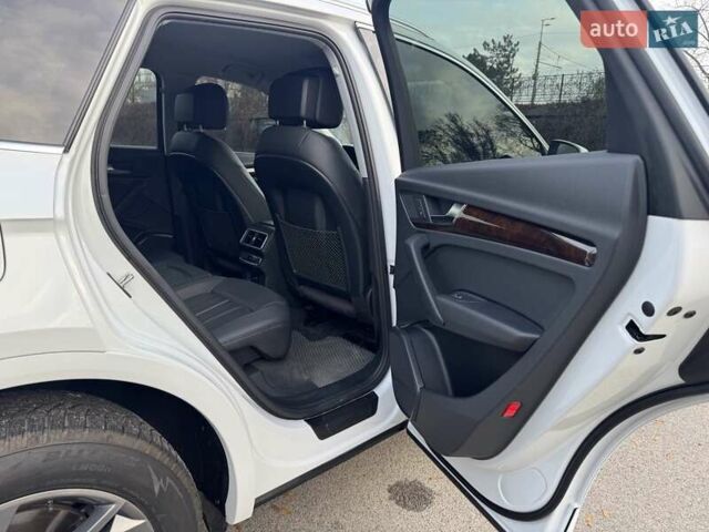 Белый Ауди Ку 5, объемом двигателя 1.98 л и пробегом 102 тыс. км за 27000 $, фото 9 на Automoto.ua