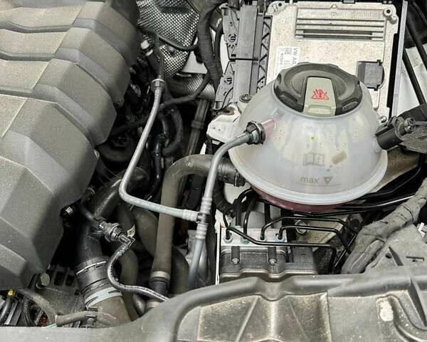 Белый Ауди Ку 5, объемом двигателя 1.97 л и пробегом 175 тыс. км за 34500 $, фото 15 на Automoto.ua