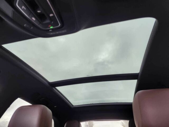 Білий Ауді Ку 5, об'ємом двигуна 2 л та пробігом 37 тис. км за 19200 $, фото 10 на Automoto.ua