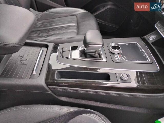 Белый Ауди Ку 5, объемом двигателя 2 л и пробегом 52 тыс. км за 30900 $, фото 16 на Automoto.ua