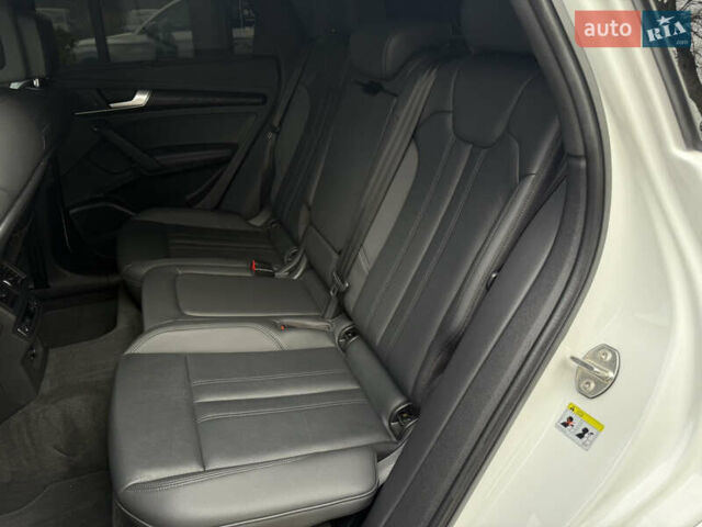 Белый Ауди Ку 5, объемом двигателя 1.98 л и пробегом 65 тыс. км за 40999 $, фото 28 на Automoto.ua