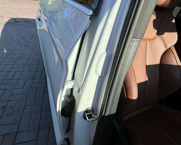Білий Ауді Ку 5, об'ємом двигуна 1.98 л та пробігом 75 тис. км за 34500 $, фото 13 на Automoto.ua