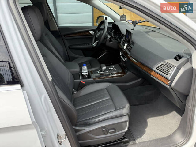 Белый Ауди Ку 5, объемом двигателя 2 л и пробегом 55 тыс. км за 26500 $, фото 39 на Automoto.ua