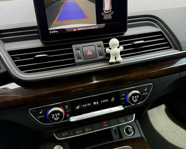 Белый Ауди Ку 5, объемом двигателя 2 л и пробегом 55 тыс. км за 26500 $, фото 49 на Automoto.ua