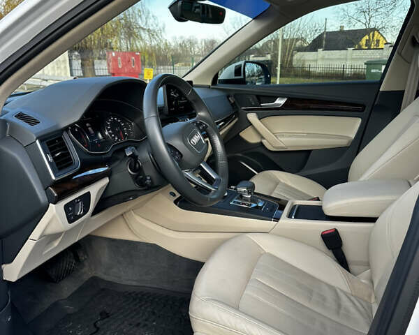 Белый Ауди Ку 5, объемом двигателя 1.98 л и пробегом 72 тыс. км за 26900 $, фото 25 на Automoto.ua