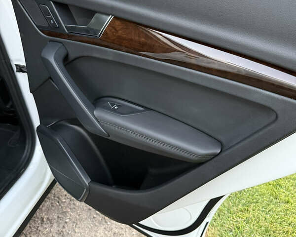 Білий Ауді Ку 5, об'ємом двигуна 1.98 л та пробігом 83 тис. км за 27500 $, фото 11 на Automoto.ua