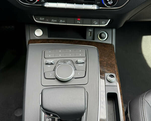 Белый Ауди Ку 5, объемом двигателя 2 л и пробегом 55 тыс. км за 26500 $, фото 51 на Automoto.ua