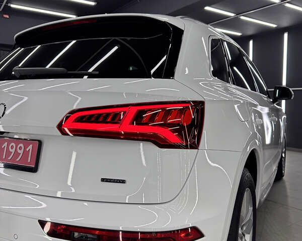 Білий Ауді Ку 5, об'ємом двигуна 1.98 л та пробігом 180 тис. км за 24399 $, фото 4 на Automoto.ua