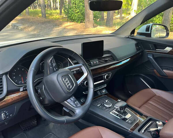 Білий Ауді Ку 5, об'ємом двигуна 2 л та пробігом 94 тис. км за 30300 $, фото 5 на Automoto.ua