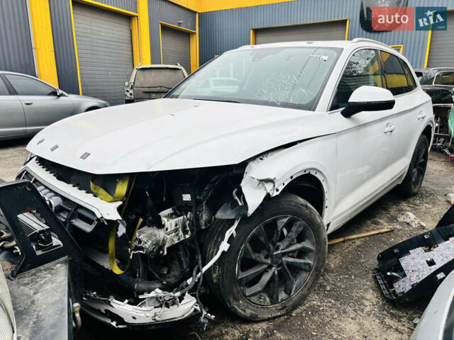 Білий Ауді Ку 5, об'ємом двигуна 2 л та пробігом 136 тис. км за 22500 $, фото 4 на Automoto.ua