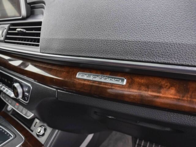 Білий Ауді Ку 5, об'ємом двигуна 2 л та пробігом 114 тис. км за 13500 $, фото 23 на Automoto.ua