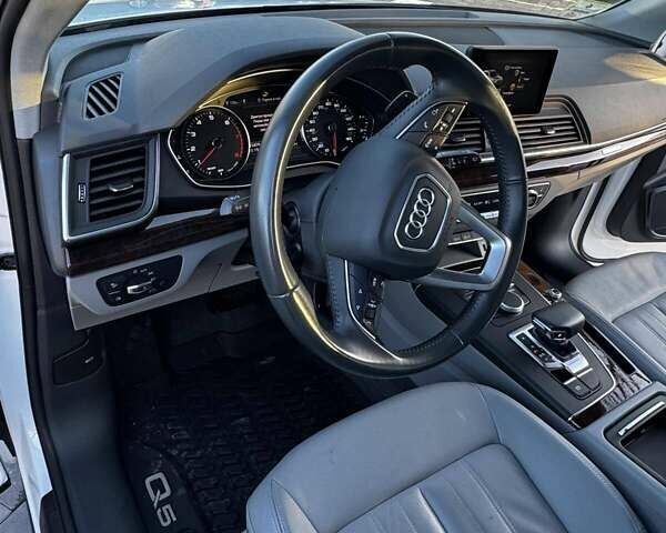 Белый Ауди Ку 5, объемом двигателя 2 л и пробегом 83 тыс. км за 29300 $, фото 20 на Automoto.ua