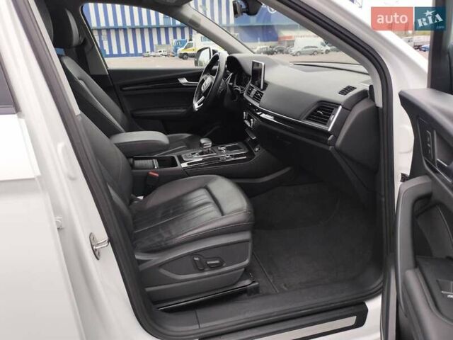 Белый Ауди Ку 5, объемом двигателя 2 л и пробегом 52 тыс. км за 30900 $, фото 29 на Automoto.ua